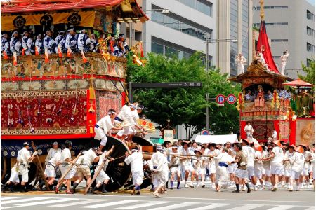 祇園祭（7月1日～31日）～豪華な33基の山鉾～