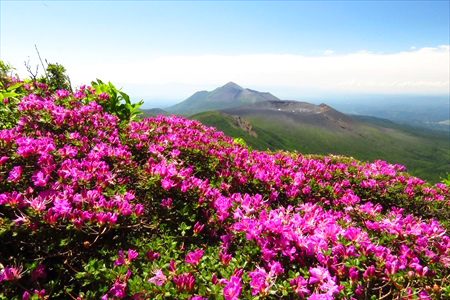 多くの登山客をひきつける霧島の大自然