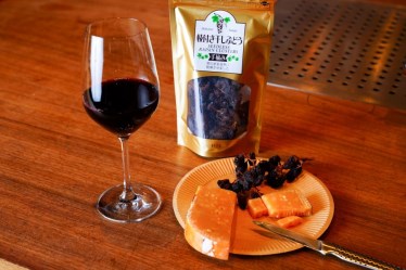 みどりや酒店内「立ち飲みワイン場」