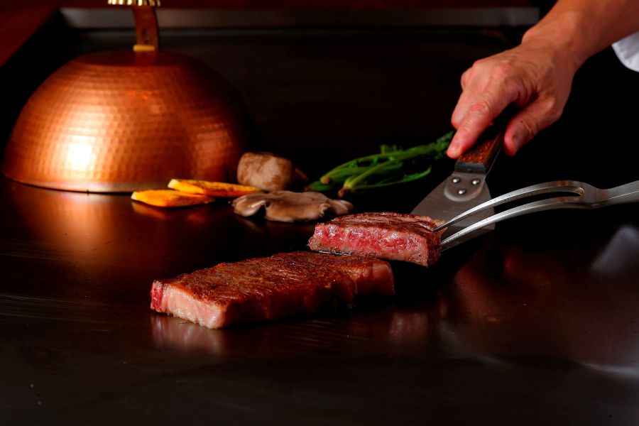 鉄板焼 濠（パレスホテル東京内）