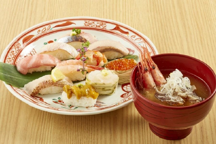 北陸金沢回転寿司　のとめぐり