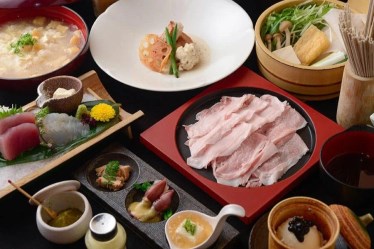 くぐり鍋 六白屋