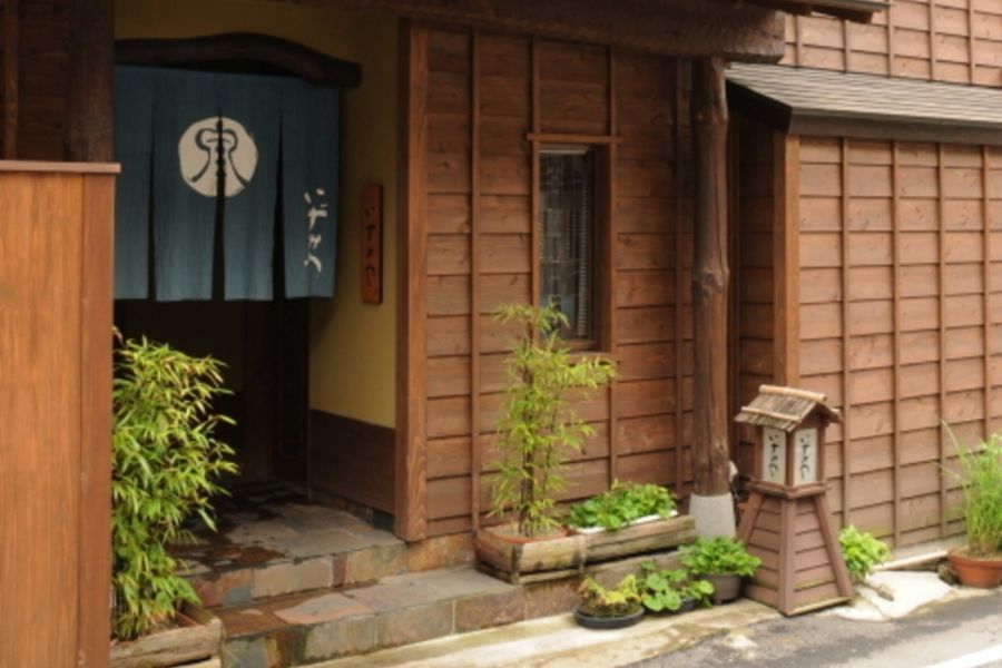 四万温泉 渓声の宿 いずみや