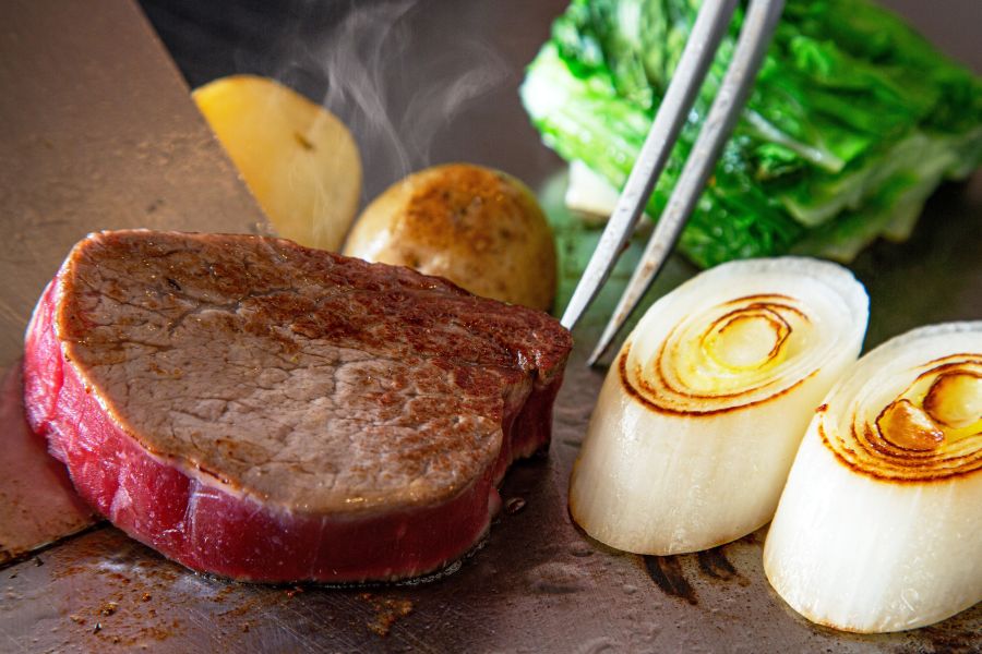 鉄板焼　けやき（ホテルグランヒルズ静岡内）