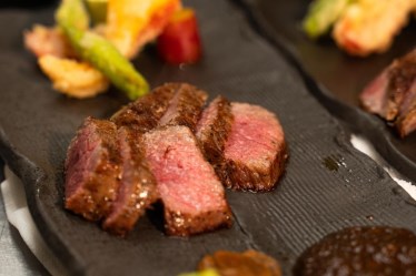 神戸牛　八坐和　阪急三宮店