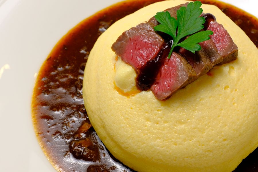 神戸牛洋食アモナ