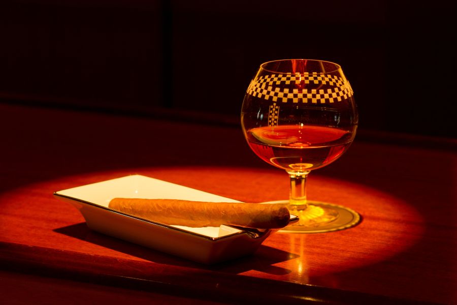 メインバー「オールドインペリアルバー」（帝国ホテル 大阪内）