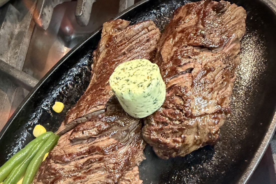 ジャンボステーキ　はらぺこや