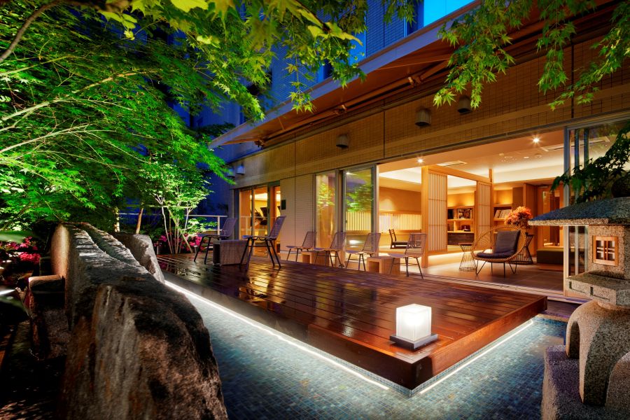 庭のホテル 東京