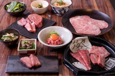 炭火焼肉 KINOE