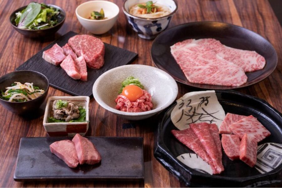 炭火焼肉 KINOE