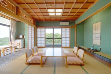 四季彩る 食と展望風呂の宿　呉羽ハイツ