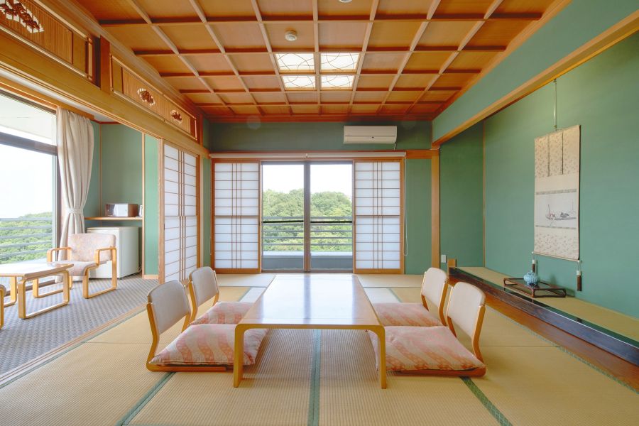 四季彩る 食と展望風呂の宿　呉羽ハイツ