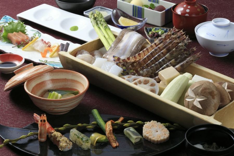 懐石料理と天ぷら「秋月」