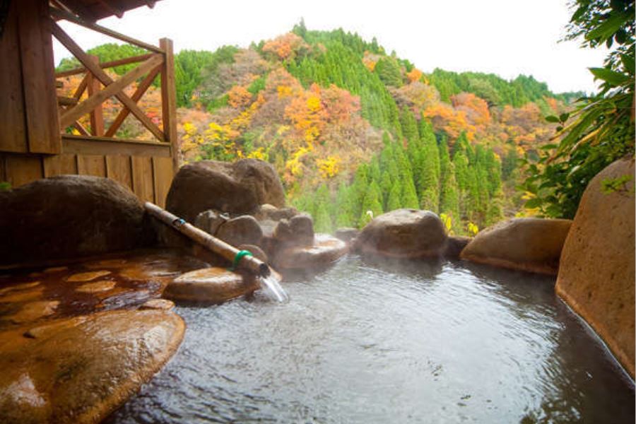 渓谷の宿 二匹の鬼