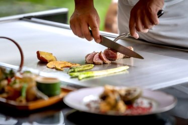 鮨×鉄板焼き「彩」（グランドプリンスホテル大阪ベイ内）
