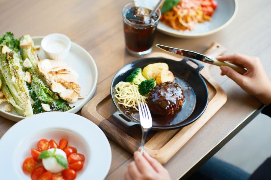 KNEADERS CAFE BAR GRILL