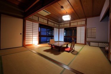 どうごや